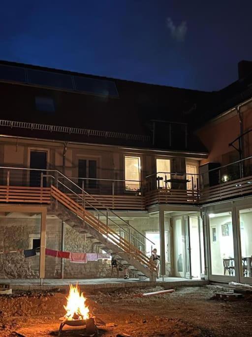 Wohnen Im Dreiseitenhof Mit Galerieschlafzimmer Neudietendorf Exteriör bild